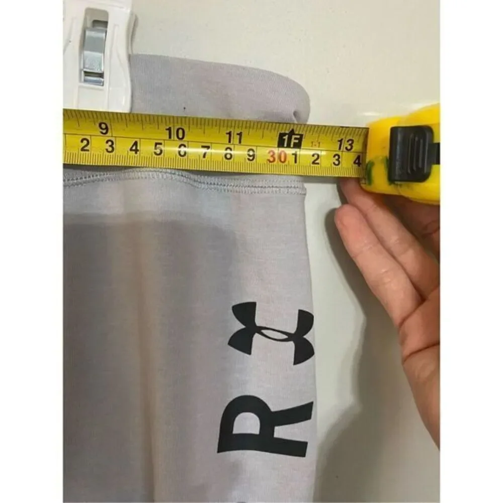 Women’s grey under armor leggings‎ size xxs ( missing size tag)